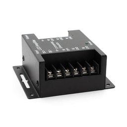 Усилитель RGB, клеммная колодка и крепежные отверстия