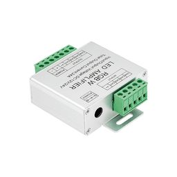 Усилитель RGBW с зелёными клеммами, крупный план