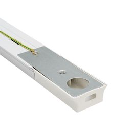 Торец белого трека с крышкой и проводом