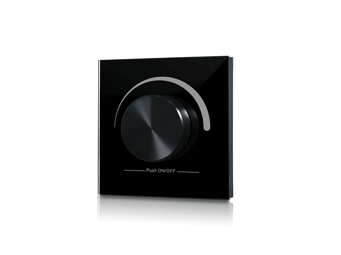 Черная встраиваемая радио панель с валкодером, вид спереди