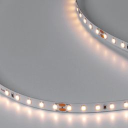 Светодиодная лента в работе, теплое белое свечение 2700K