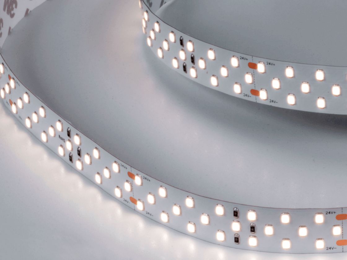 Лента в работе, нейтральный белый светодиодный свет