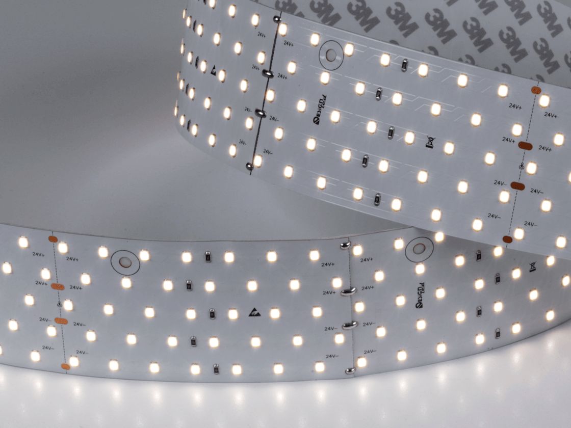 Лента светодиодная включенная, нейтральный белый свет