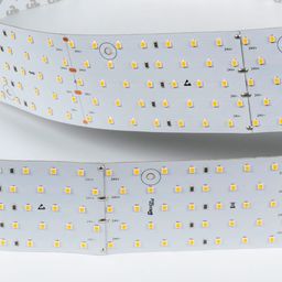 Крупный план ленты SMD 2835, маркировка 24V