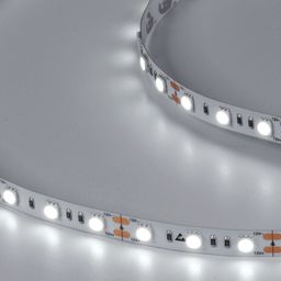 Включенная лента 12V, холодный белый свет, крупно