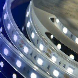 Светящаяся лента в катушке, холодный белый свет
