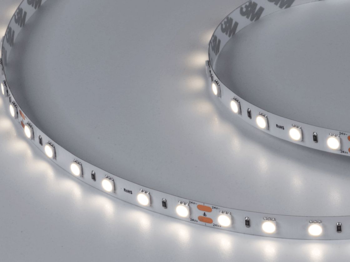 Светодиодная лента в работе, нейтральный белый свет