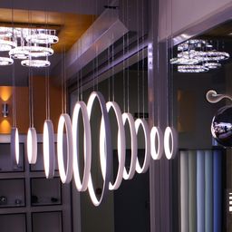 Кольцевая люстра Spring, крупный план подвесов