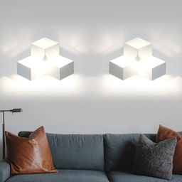 Два настенных светильника PALMIRA в интерьере гостиной