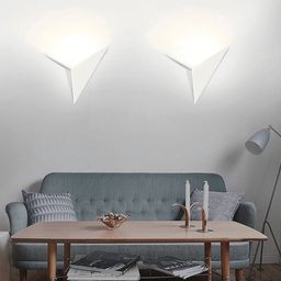 Два настенных светильника TRIK в интерьере гостиной