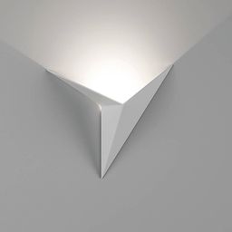 Настенный светильник TRIK в работе, свет вверх