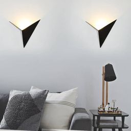 Два настенных светильника TRIK на стене в интерьере