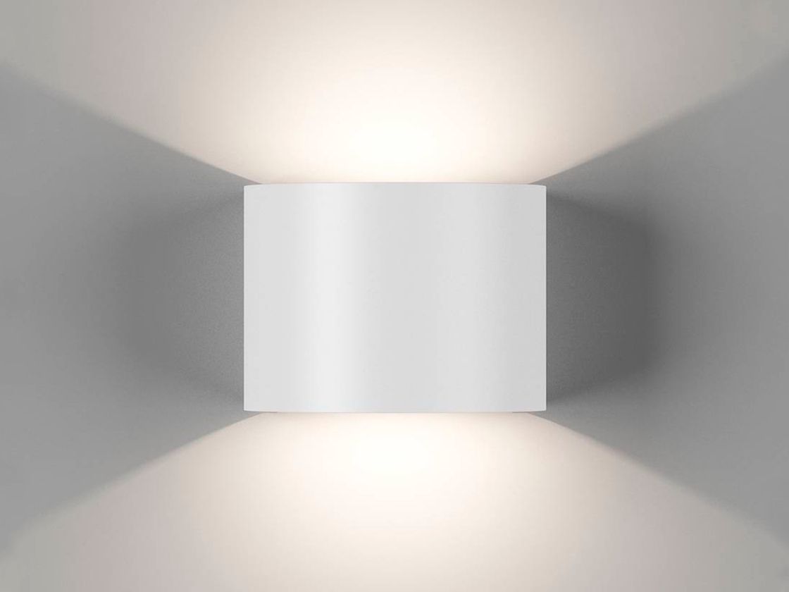 Настенный светильник белый, свет вверх и вниз