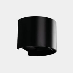 Черный алюминиевый корпус настенного светильника, вид снизу