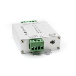 Входные клеммы усилителя RGB, фронтальный ракурс корпуса