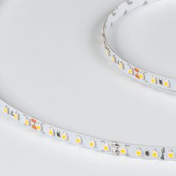 Фрагмент ленты SMD3528, 24В, крупный план