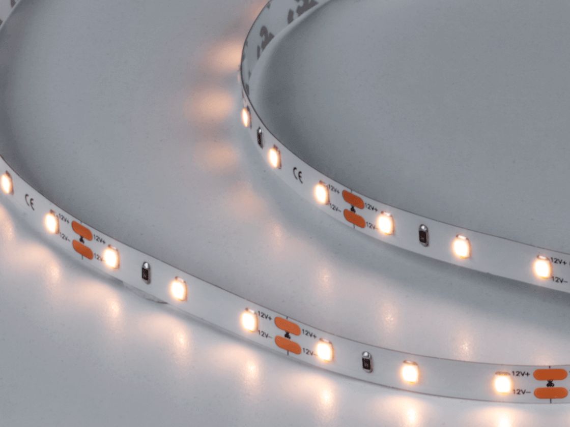 Светодиодная лента в работе, теплое белое свечение