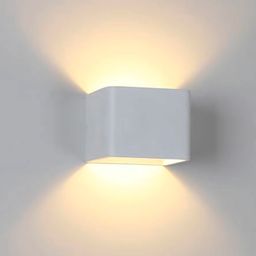 Светильник настенный кубический, боковой ракурс, тёплое свечение