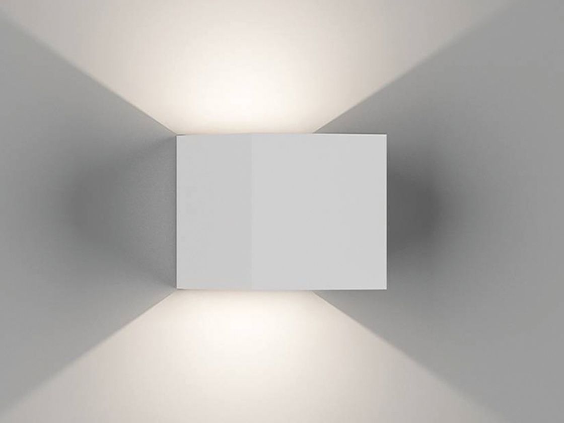 Настенный светильник куб, симметричная подсветка стены вверх-вниз