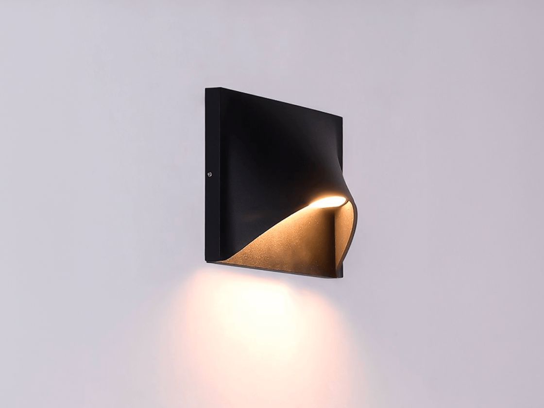 Черный настенный LED светильник, направленный свет вниз