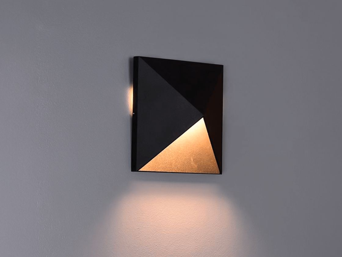 Настенный LED светильник черный квадратный, теплый свет