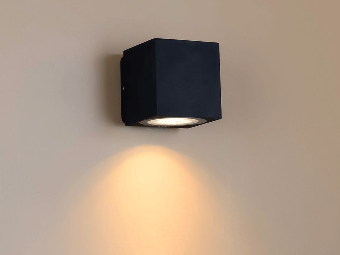 Черный настенный LED светильник куб, свет вниз