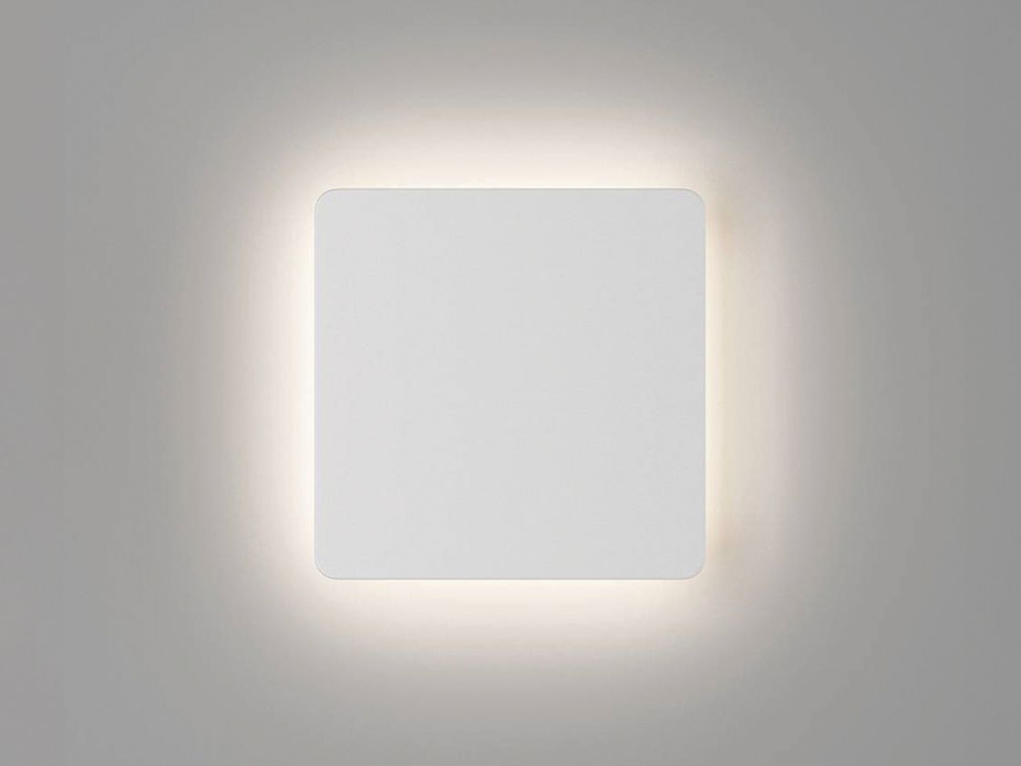 Настенный светильник белый, квадратный ракурс, подсветка по периметру