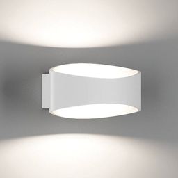 Бра белое на стене, боковой ракурс