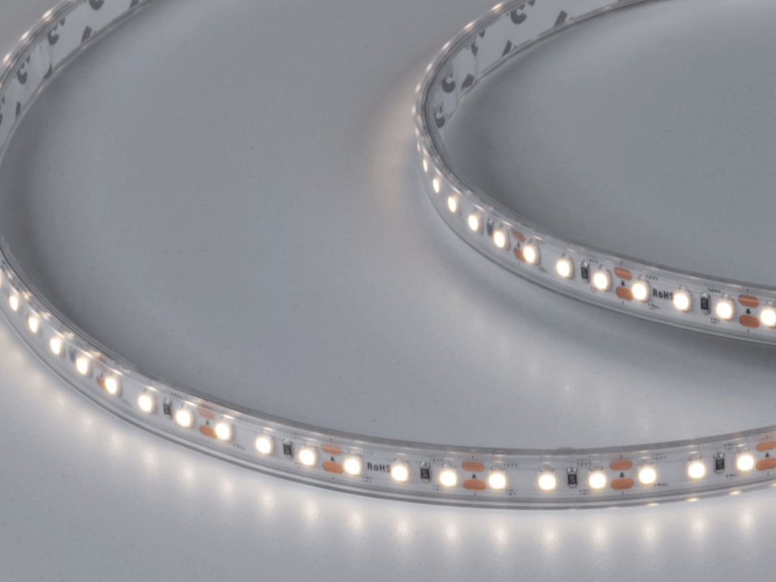 Лента включена, нейтральный белый свет 4000K