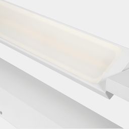 Рассеиватель светильника крупным планом, белый корпус