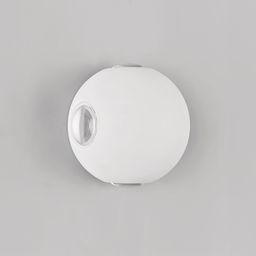 Белый настенный светильник шар, вид спереди