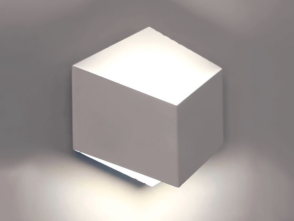 Белый настенный светильник куб, свет вверх и вниз
