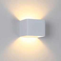 Настенный светильник белый, свет вверх и вниз