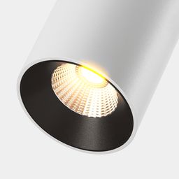 Дефлектор черный внутри белого корпуса светильника