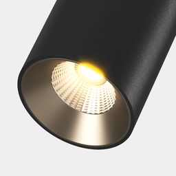 Светильник в черном корпусе, золотой дефлектор внутри