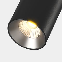 Дефлектор серебро внутри черного накладного светильника