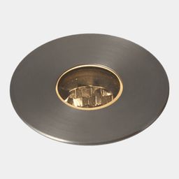 Круглая лицевая часть встраиваемого светильника, серебристый обод