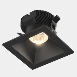 Черная квадратная рамка COMBO 3, светильник включен