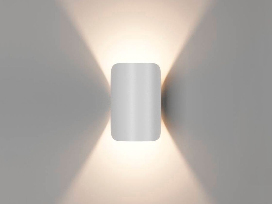Настенный светильник белый, свет вверх и вниз