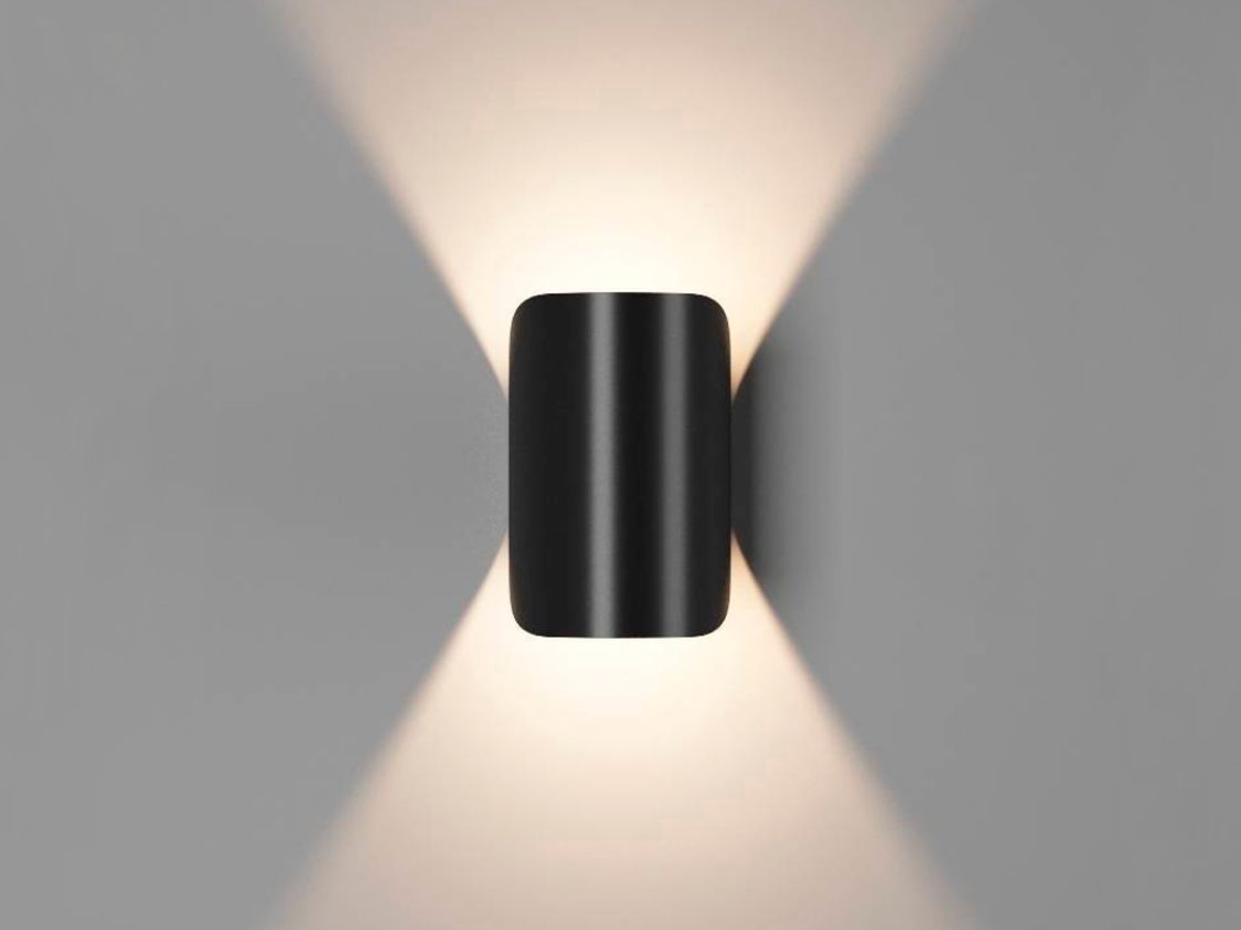 Черный настенный светильник, вид спереди, свет вверх вниз