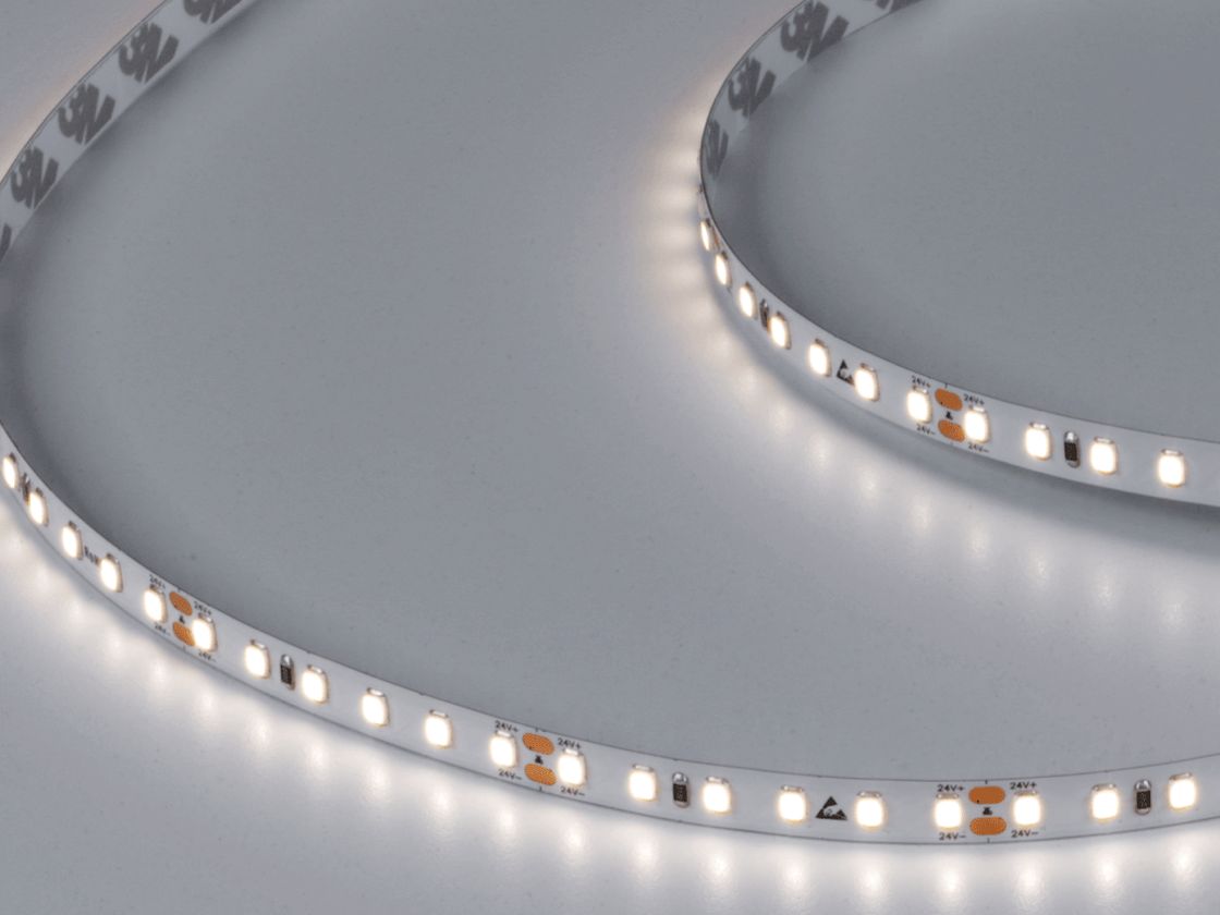 Светодиодная лента нейтрального белого свечения в работе