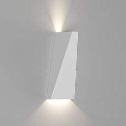 Белый настенный светильник, боковой ракурс со свечением