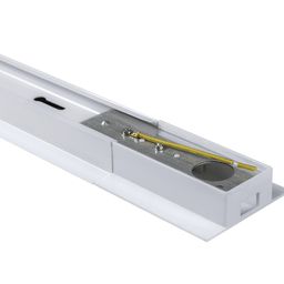 Торцевая часть трека, видна монтажная пластина