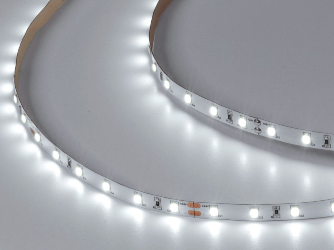 Лента SMD 2835 в работе, холодный белый