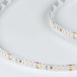 Фрагмент ленты SMD 2835 168 LED/м крупным планом