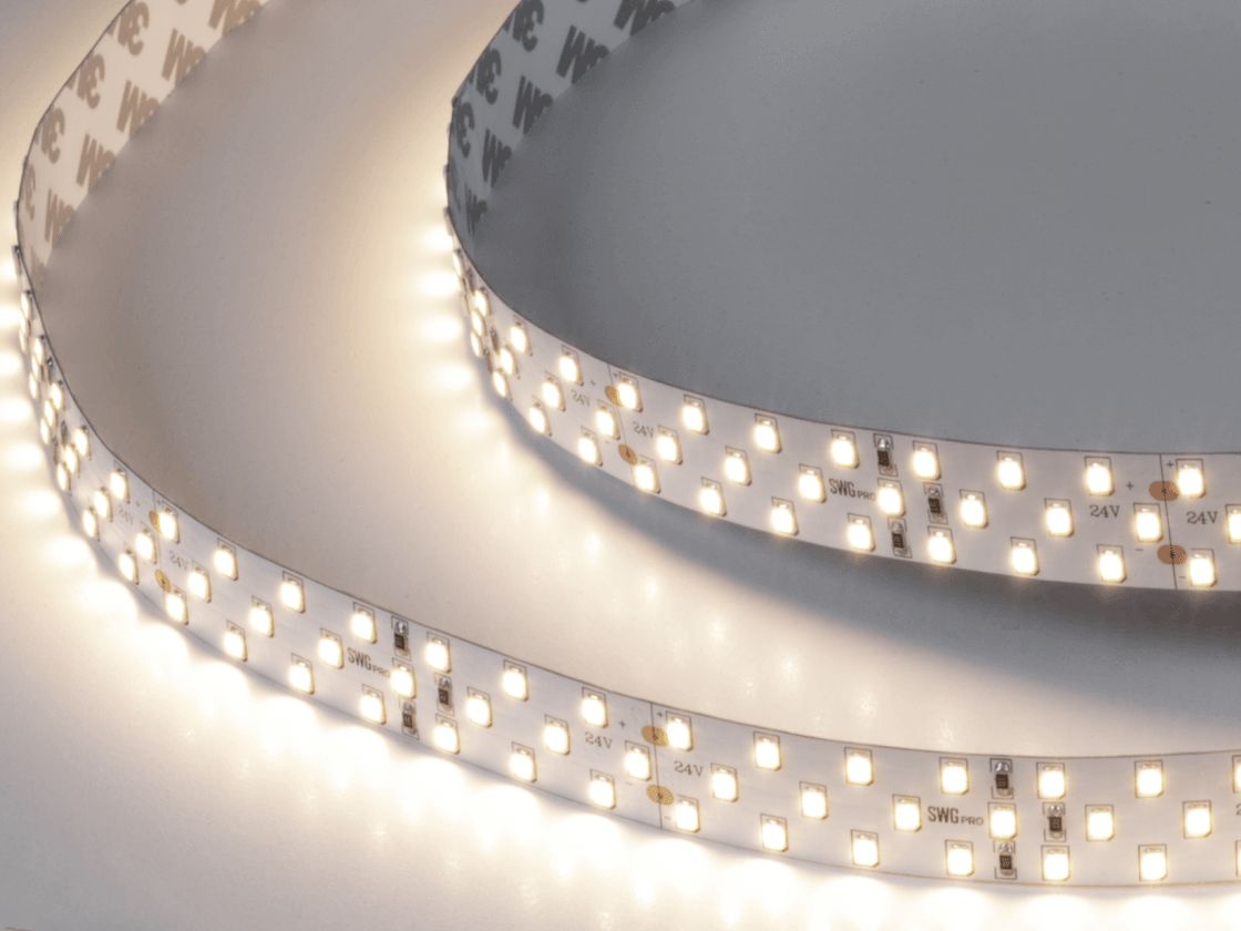 Лента тёплого белого свечения в рабочем состоянии