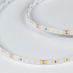 Светодиодная лента SMD 2835, крупный план дорожек