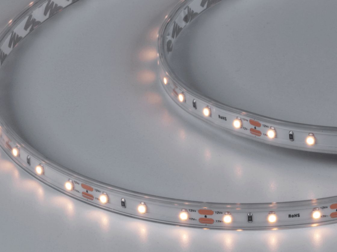 Лента тёплого белого свечения, включённая на столе