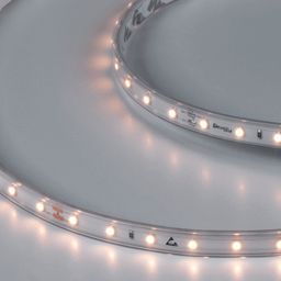 Светодиодная лента включена, теплое белое свечение на столе