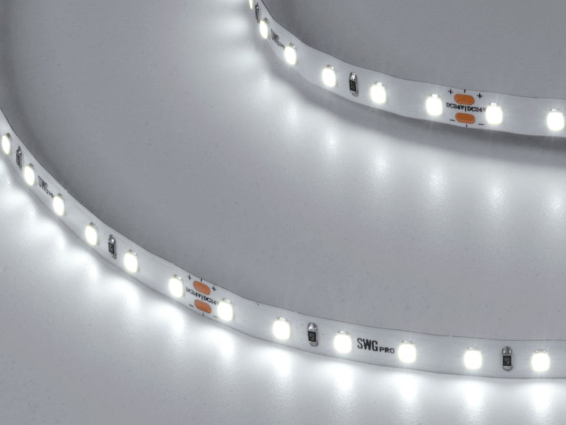 Включенная светодиодная лента, холодный белый свет